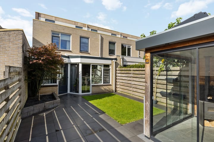 Eengezinswoning, eindwoning Kemphaan 16 in Raalte