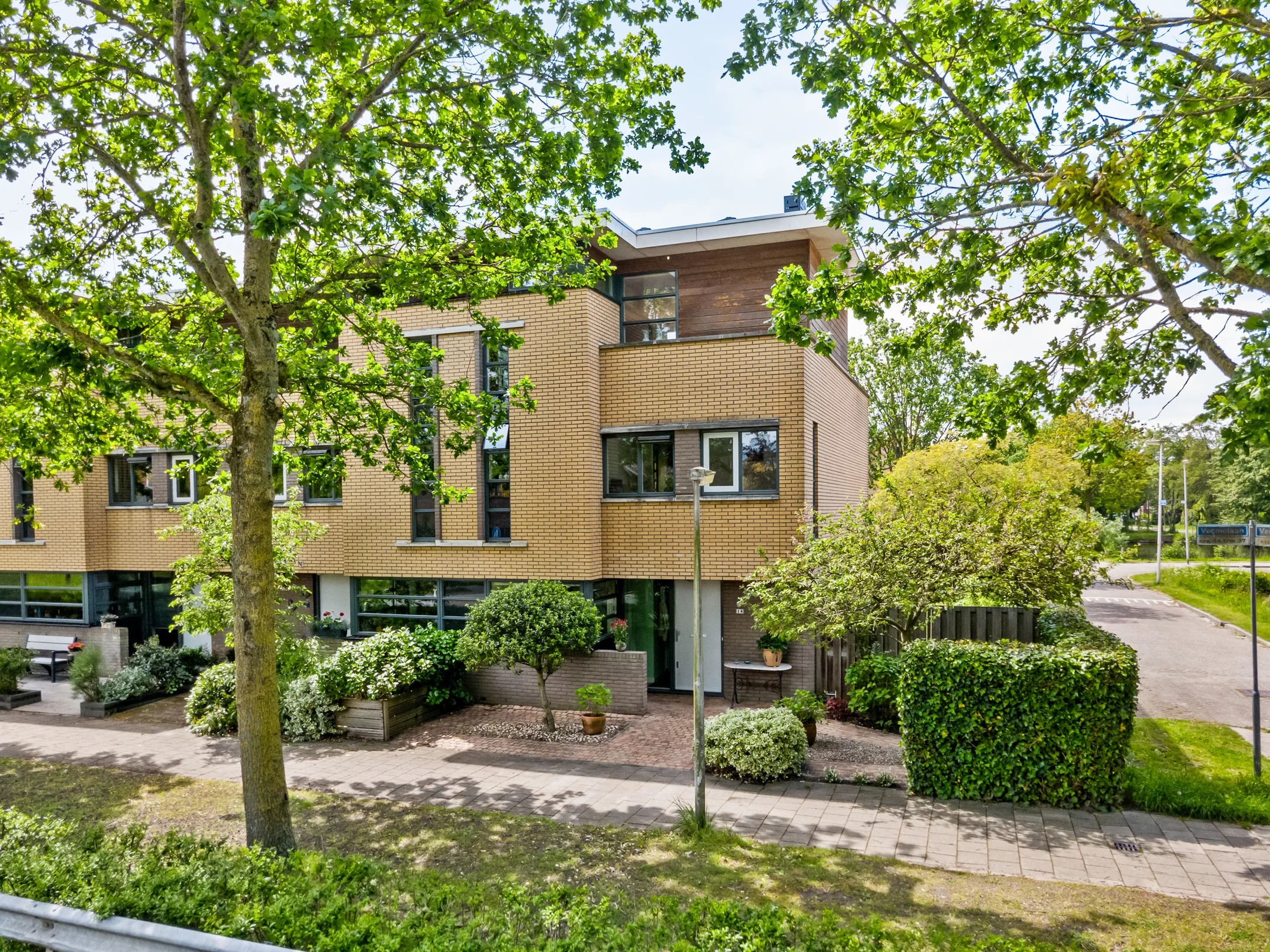 Hoekwoning Vegmolaan 14 in Leiderdorp