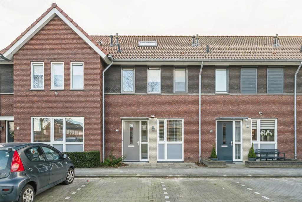 Tussenwoning Dr.Tjalmastraat 11 in Veen