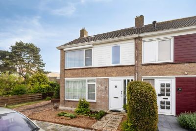 Hoekwoning Nassaulaan 12 in Goes