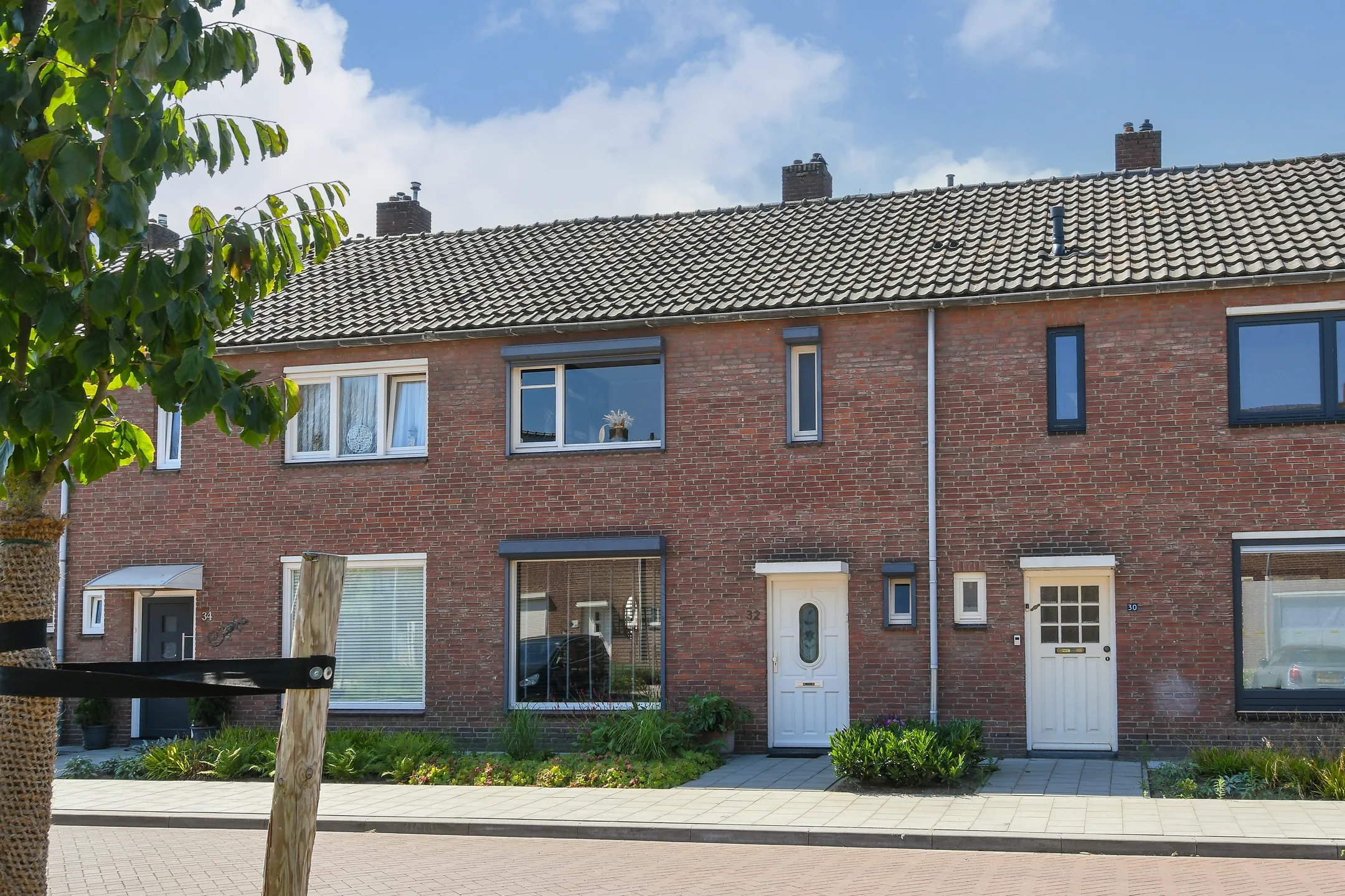 Tussenwoning Anna van Burenstraat 32 in Weert