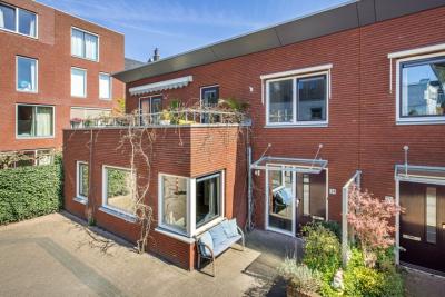 Eengezinswoning, hoekwoning Marmerplein 34 in Utrecht