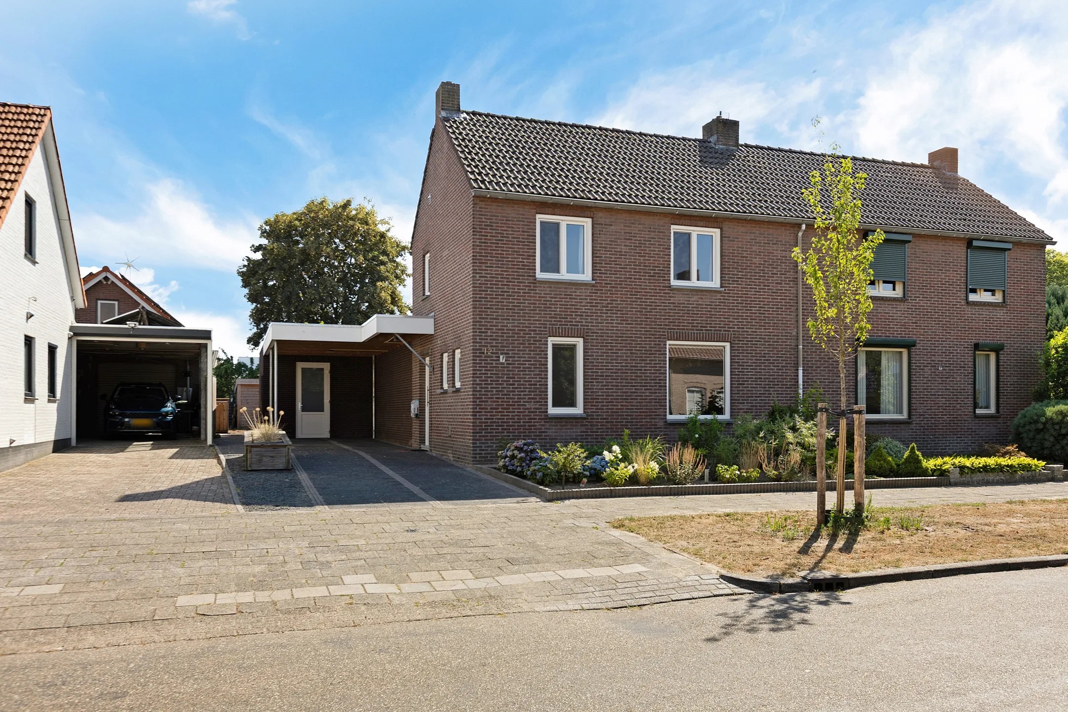 Geschakelde 2-onder-1-kapwoning Pater van Donstraat 12 in Heibloem