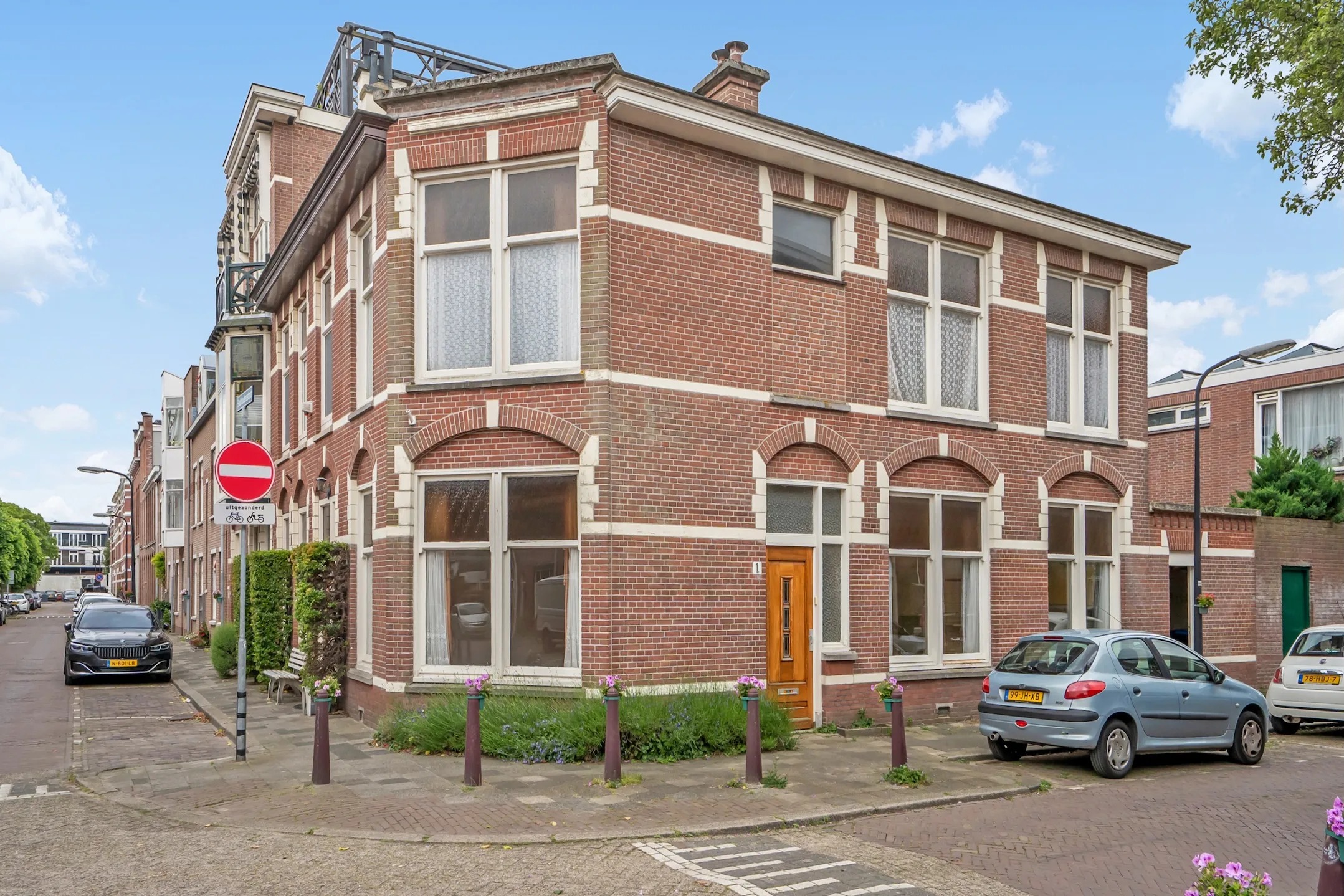Hoekwoning Rozenstraat 1 in Rijswijk
