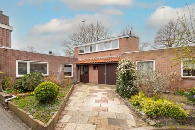 Bungalow, geschakelde woning (semi-bungalow) Mahonialaan 12 in Heerhugowaard