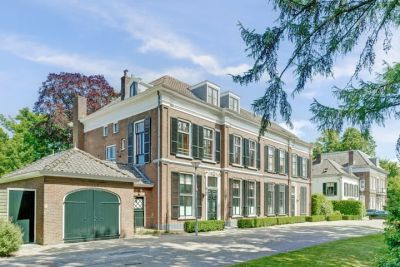 Herenhuis, halfvrijstaande woning Burgemeester Flugi van Aspermontlaan 8 in Doesburg