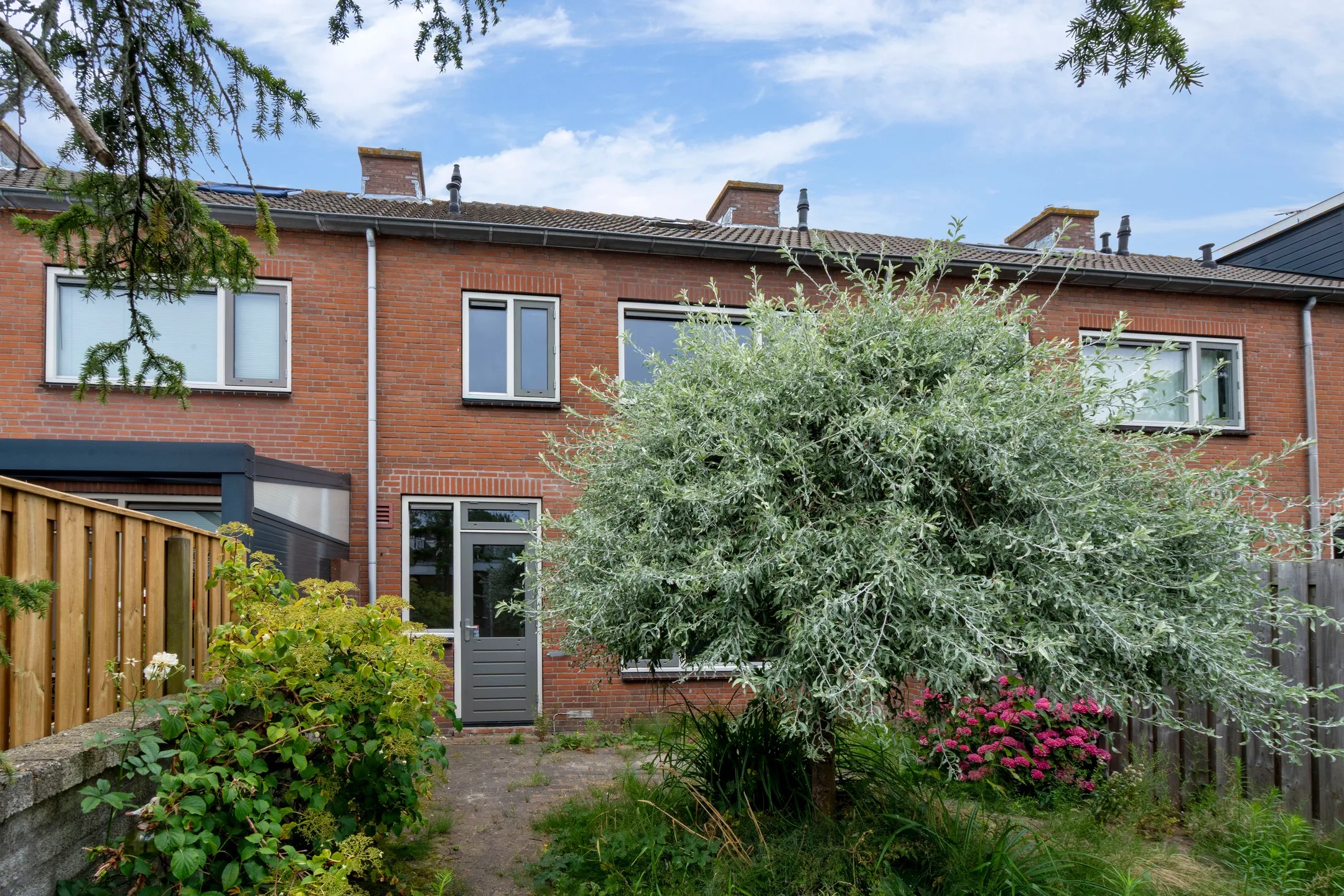 Tussenwoning Dahliastraat 12 in Zevenhuizen