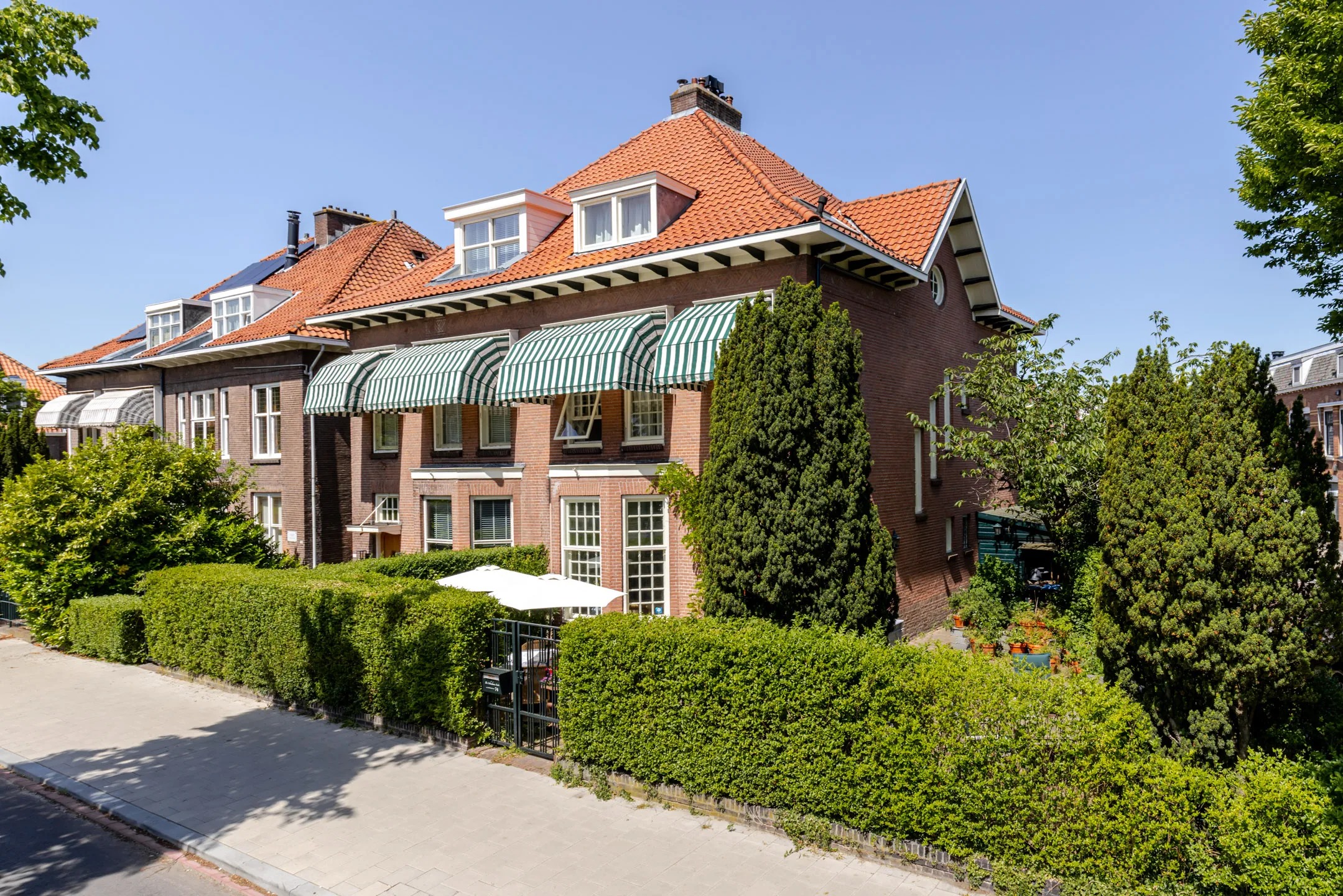 Hoekwoning Burgemeester Knappertlaan 74 in Schiedam