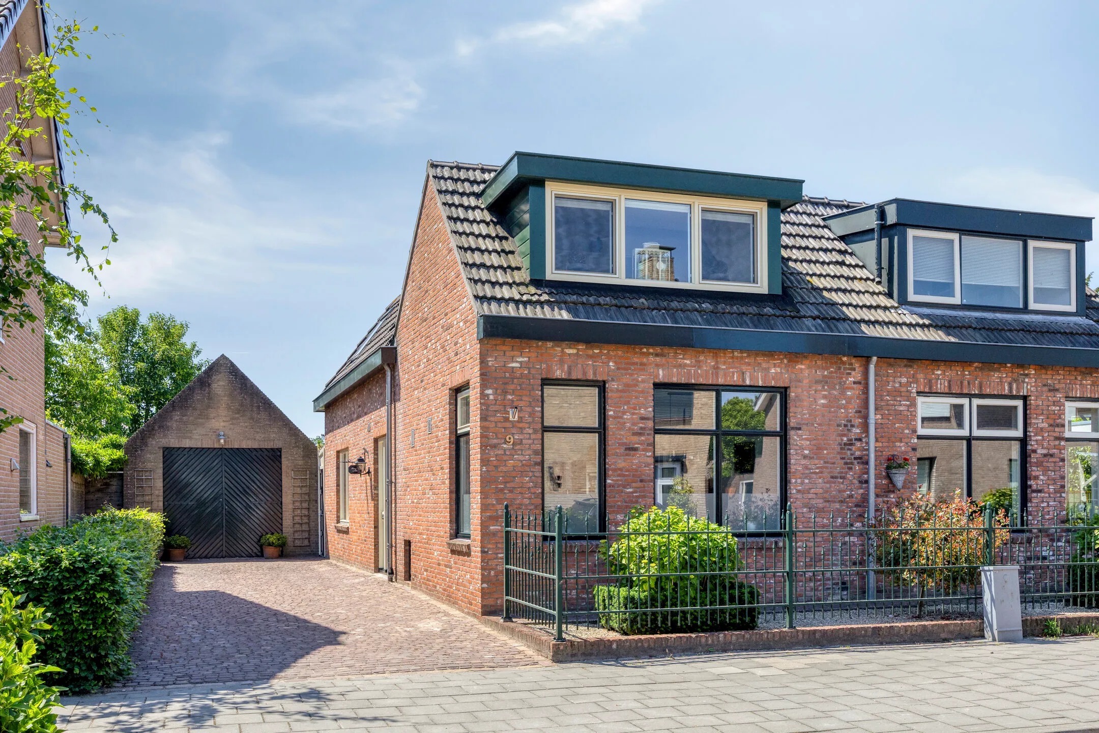 2-onder-1-kapwoning Burgemeester van Campenhoutstraat 9 in Made