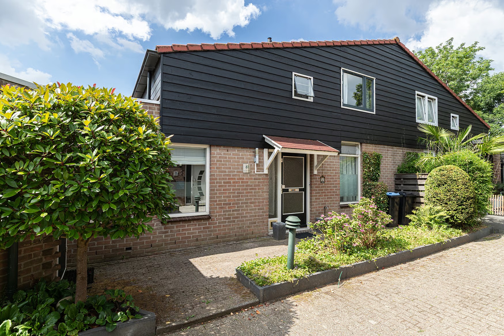 Geschakelde woning (kwadrant woning) Elzenzoom 81 in Papendrecht
