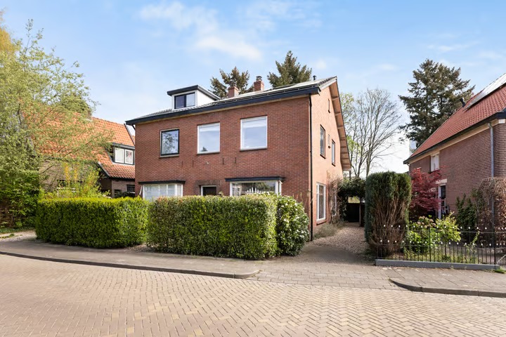 2-onder-1-kapwoning Burglaan 8 in Apeldoorn