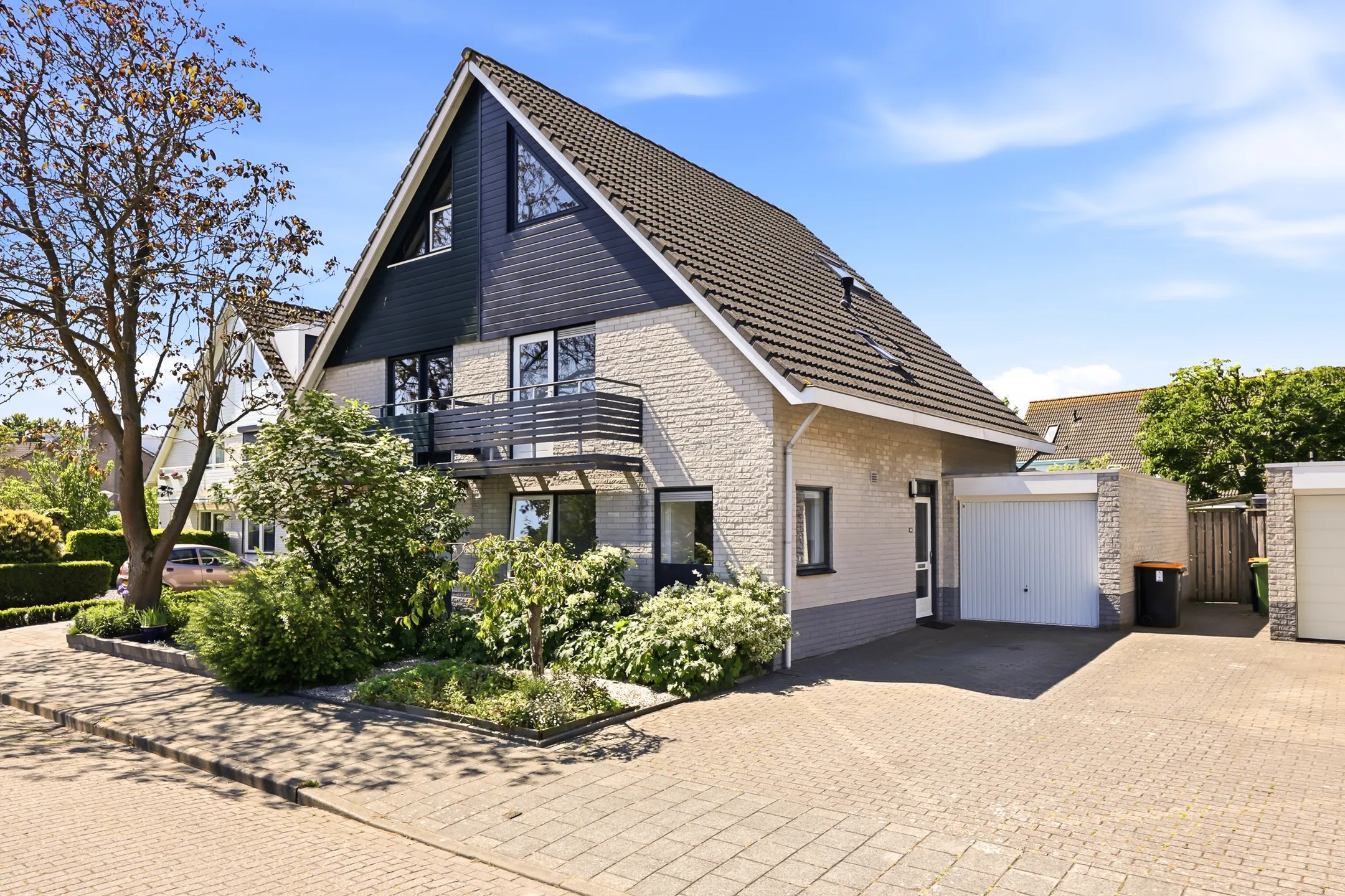 2-onder-1-kapwoning H. Roland Holstlaan 16 in Vlissingen