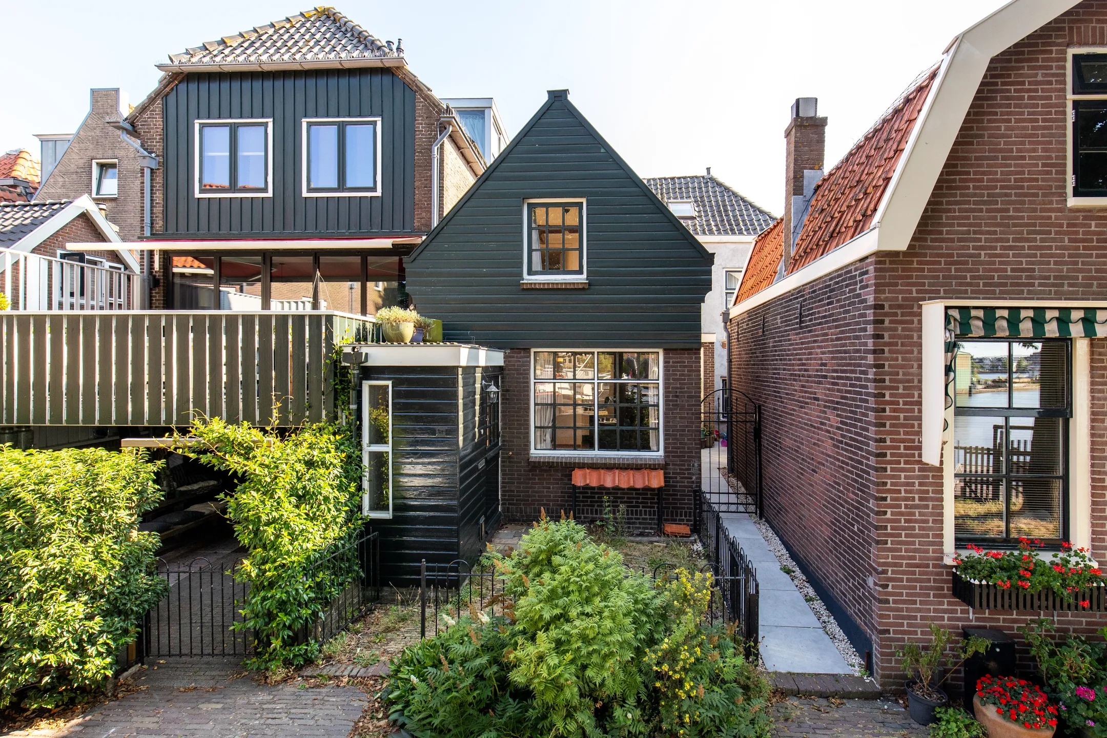 Geschakelde woning Taanplaats 8 in Spaarndam gem. Haarlem