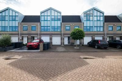 Tussenwoning Landhoofd 56 in Hellevoetsluis