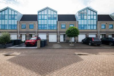 Tussenwoning Landhoofd 56 in Hellevoetsluis