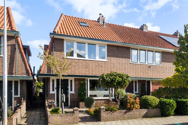 Eengezinswoning, hoekwoning Woestijgerweg 128 in Amersfoort