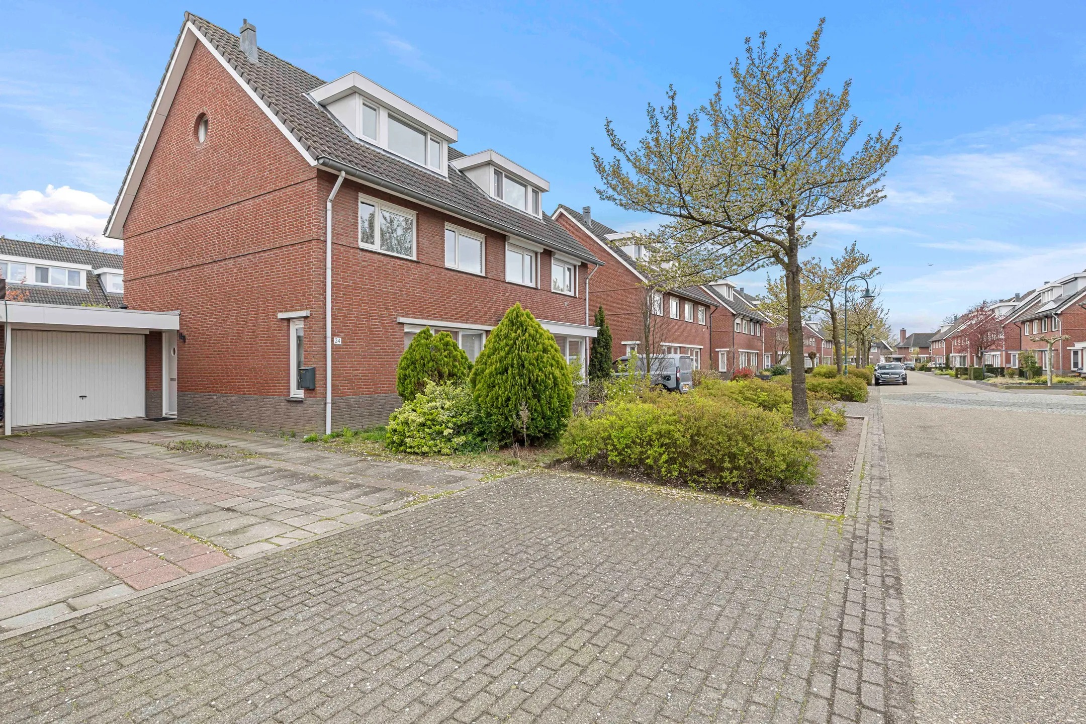 2-onder-1-kapwoning Velhorstweide 24 in Helmond