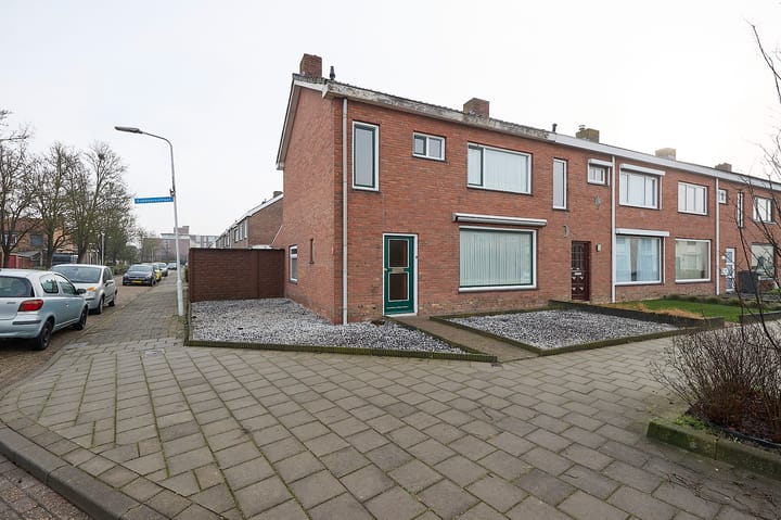 Hoekwoning Burg Hoefnagelsstraat 72 in Sas van Gent