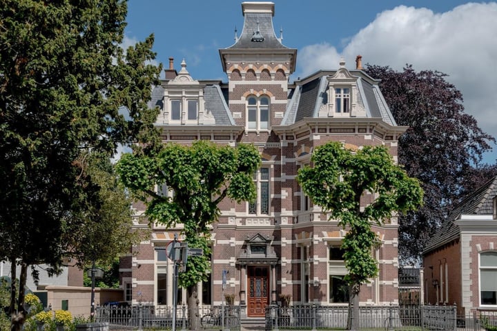 Herenhuis, vrijstaande woning Zuideinde 37 in Meppel
