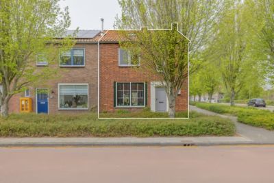 Hoekwoning Ds. van Wouwestraat 26 in Serooskerke