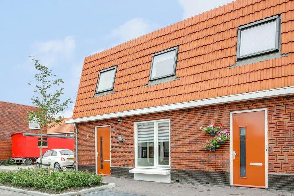 Hoekwoning Tolstraat 6 in Zaandam
