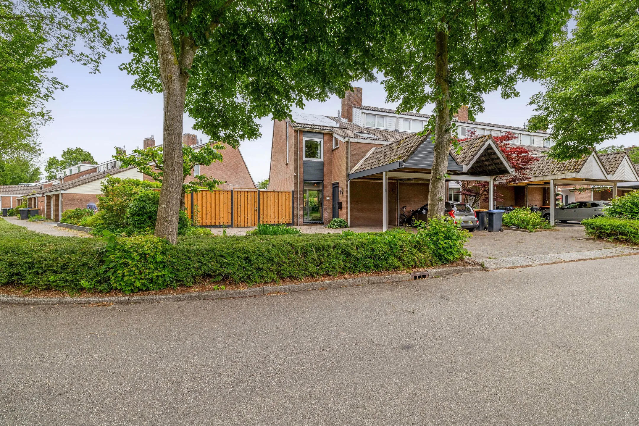 Hoekwoning Lindenlaan 1 in Lisse