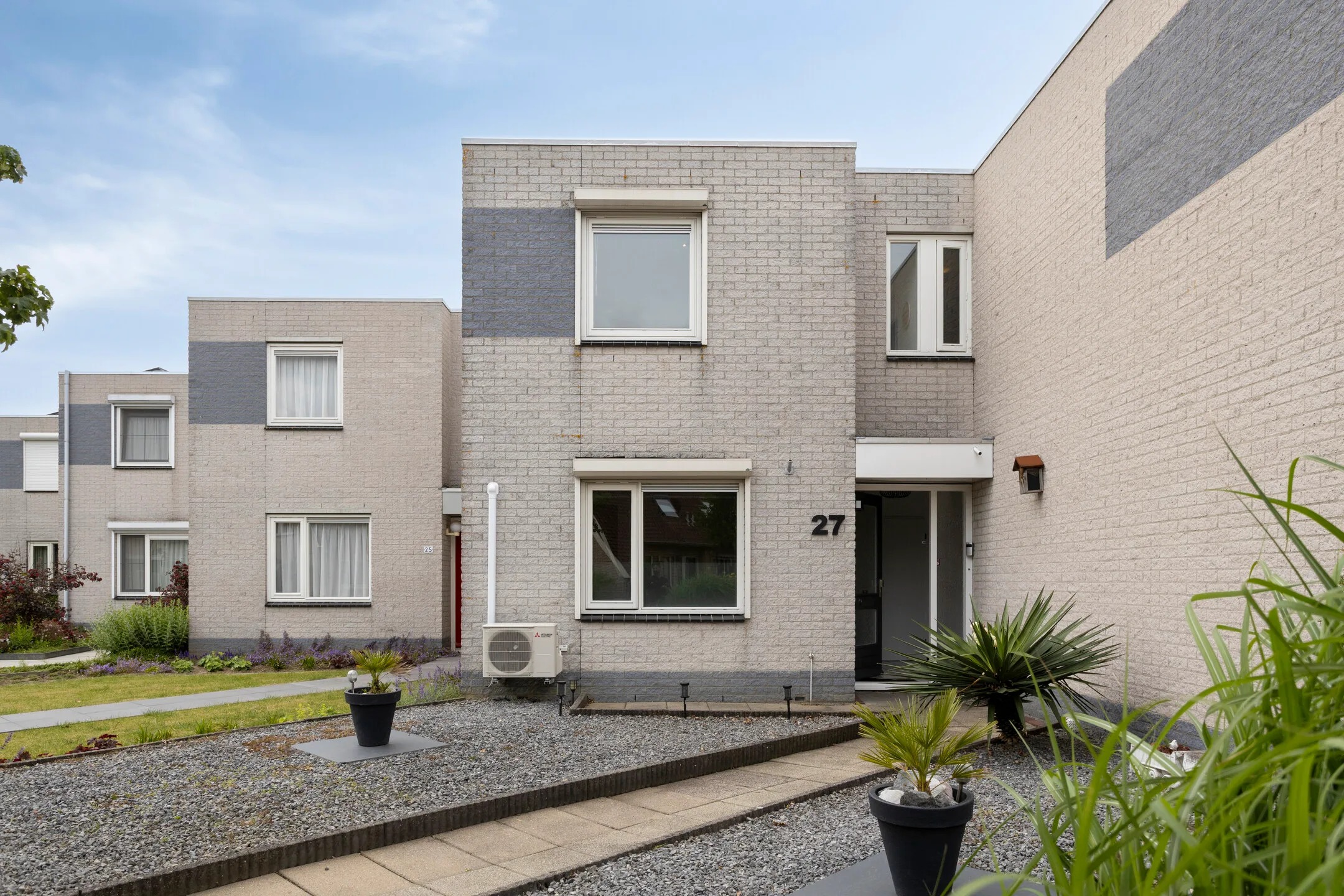 Tussenwoning Martinus Nijhofflaan 27 in Kloetinge