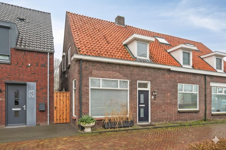 2-onder-1-kapwoning Rembrandtlaan 21 in Veghel