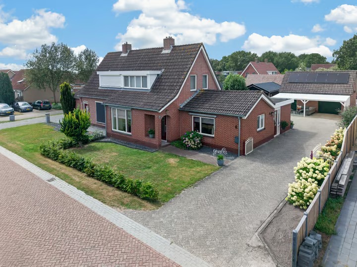 2-onder-1-kapwoning Pastoor de Klaverstraat 6 in Barger-Compascuum
