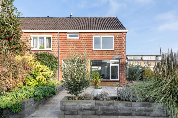 Hoekwoning Walraven van Hallstraat 5 in Heemskerk
