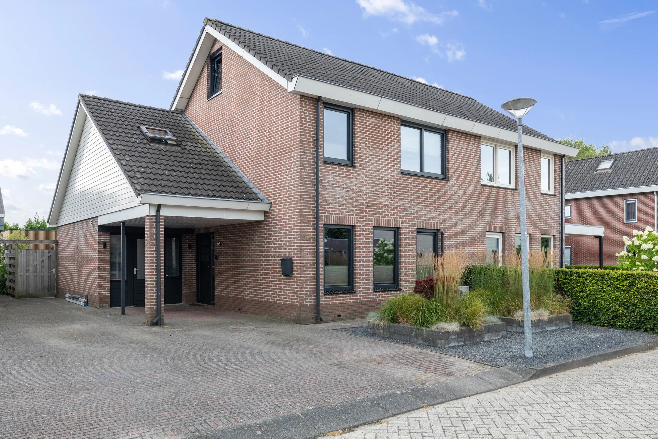 2-onder-1-kapwoning De Bargies 21 in Emmen