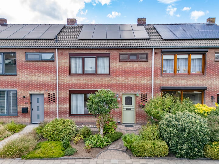 Eengezinswoning, tussenwoning Bernhardstraat 20 Velden