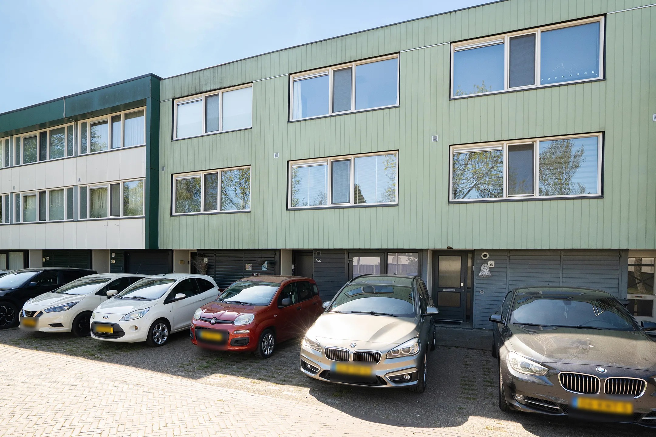 Tussenwoning (drive-in woning) Het Lang 92 in Enschede
