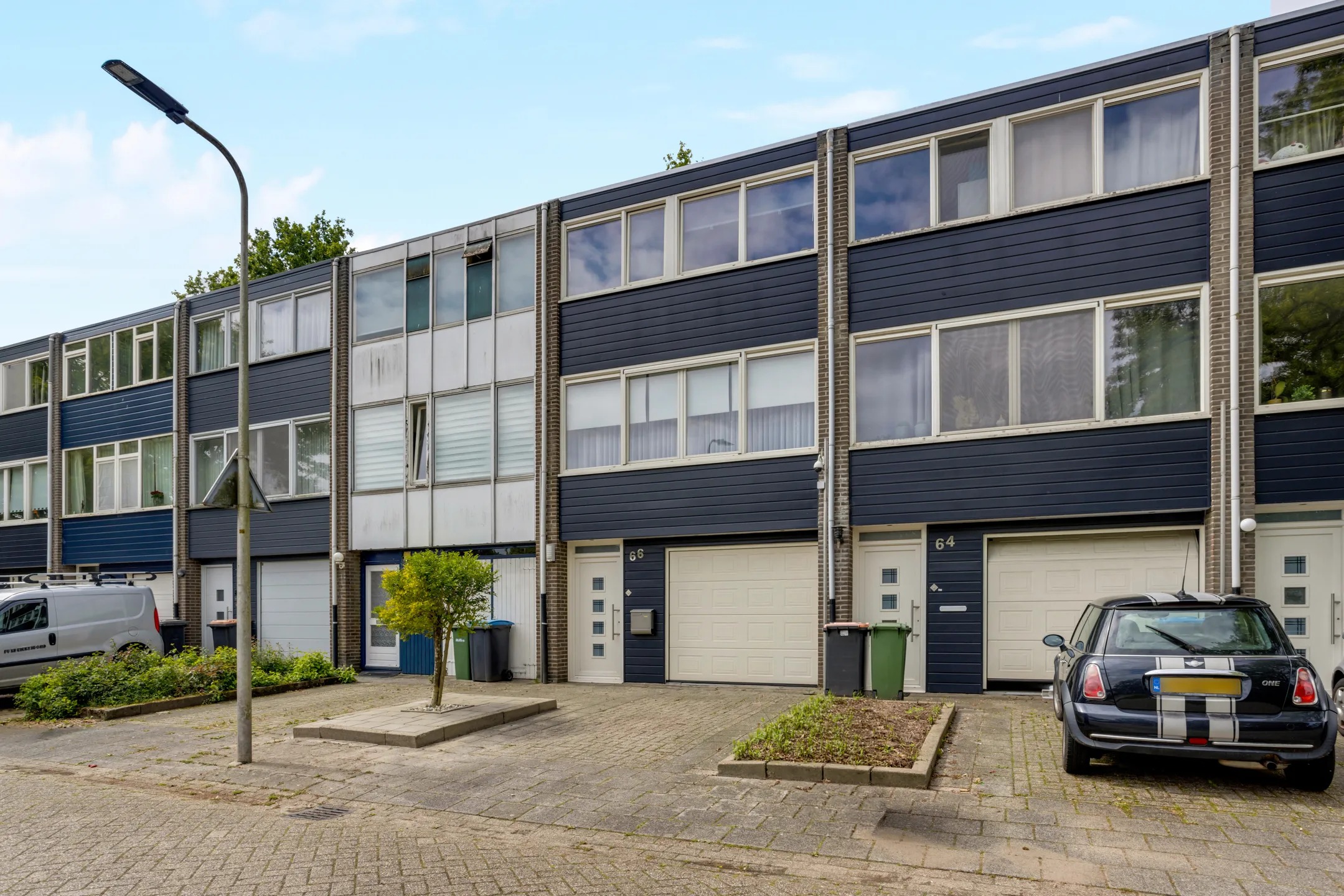 Tussenwoning (drive-in woning) Ahuislanden 66 Enschede