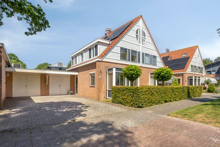 Geschakelde 2-onder-1-kapwoning Ronde Laan 38 in Heiloo