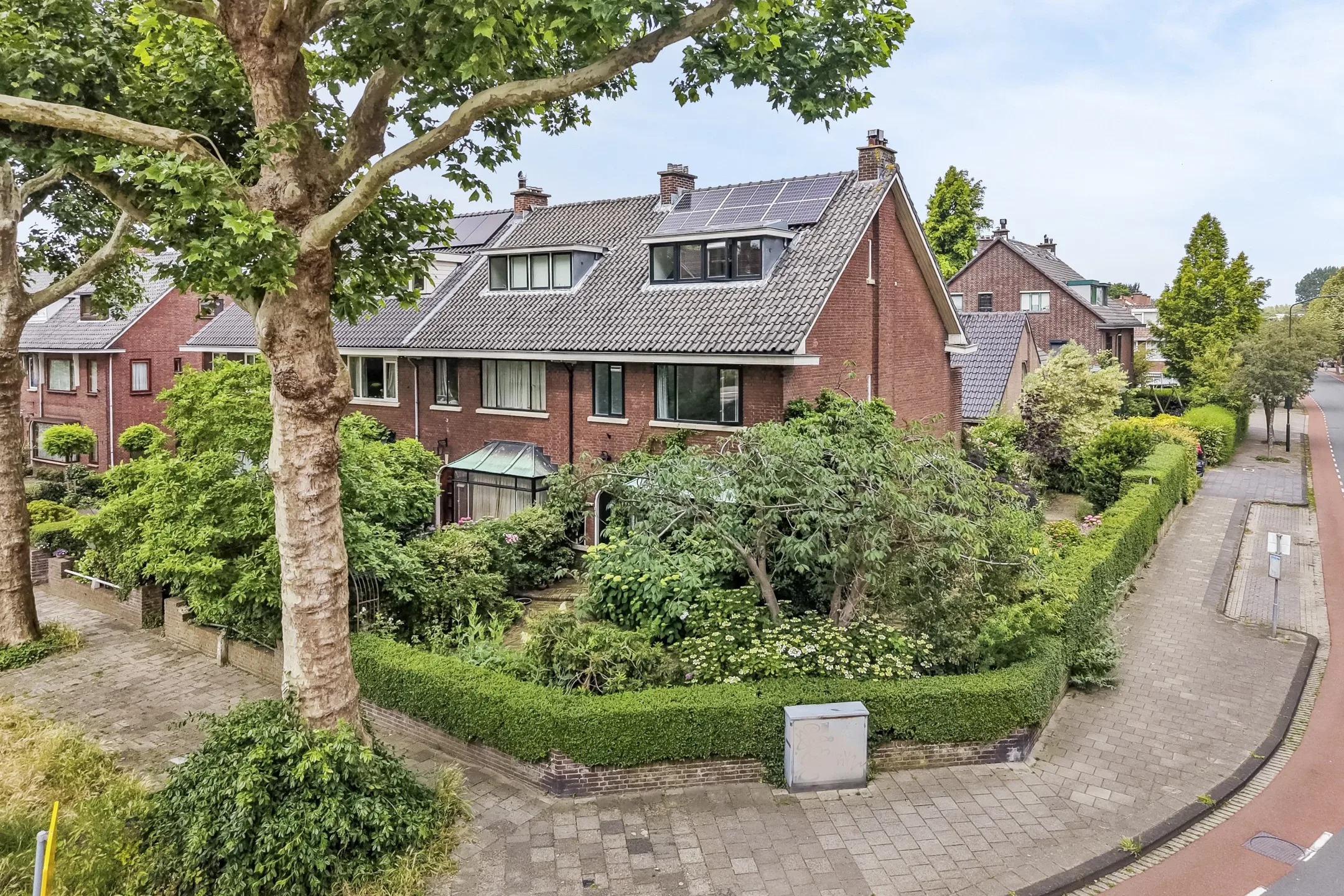 Hoekwoning Koningin Julianaplein 1 in Leidschendam
