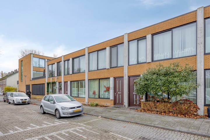 Tussenwoning Poelenburg 9 in Rotterdam