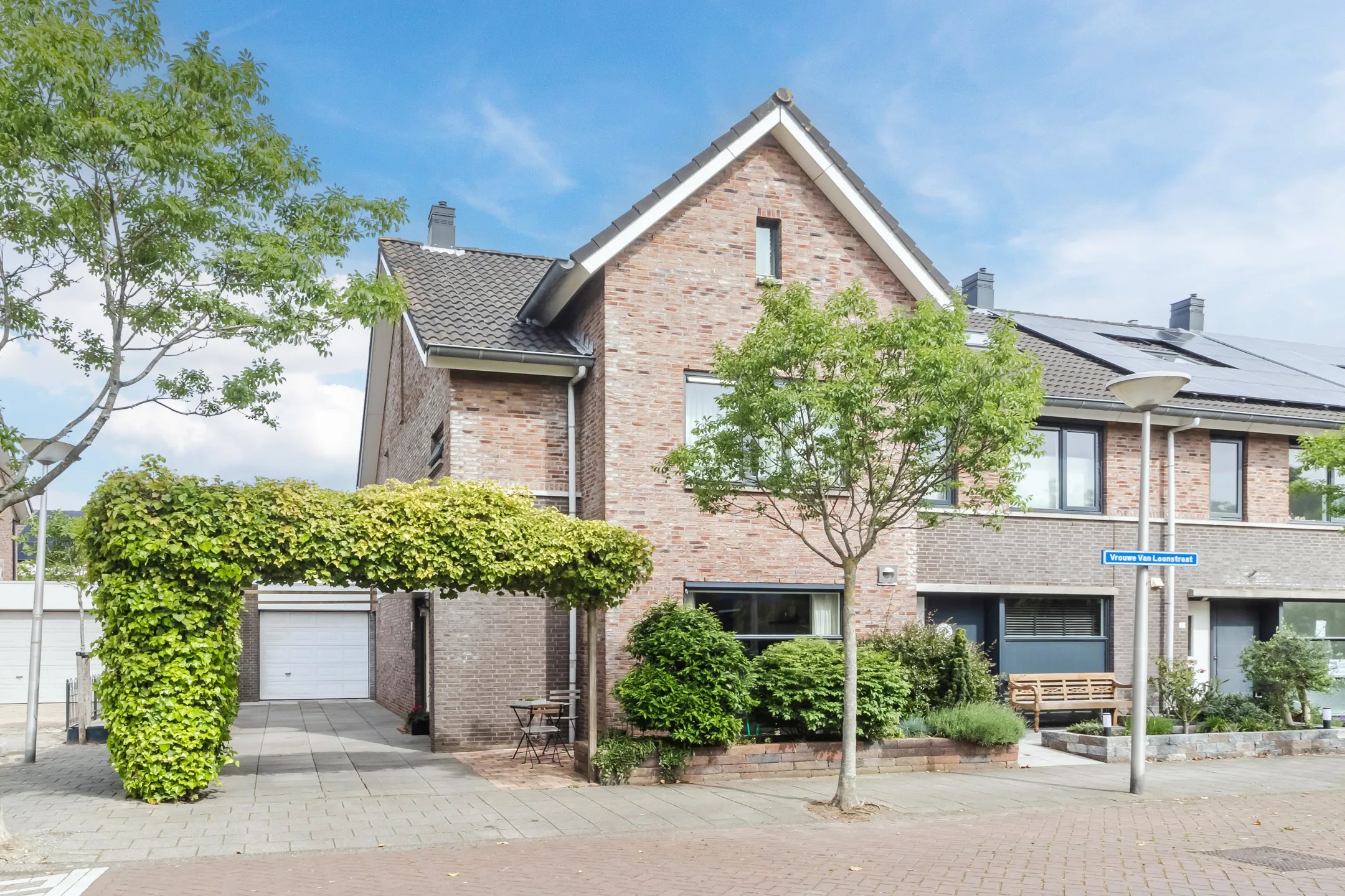 Hoekwoning Vrouwe Van Loonstraat 19 in Maasdijk
