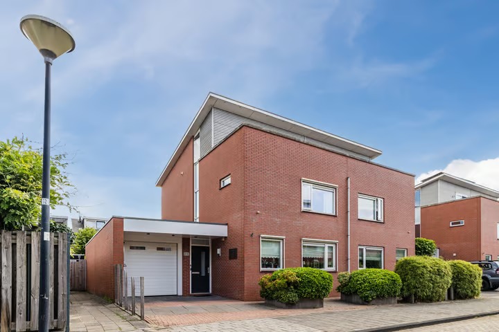 2-onder-1-kapwoning Pyreneeënstraat 15 in Woerden