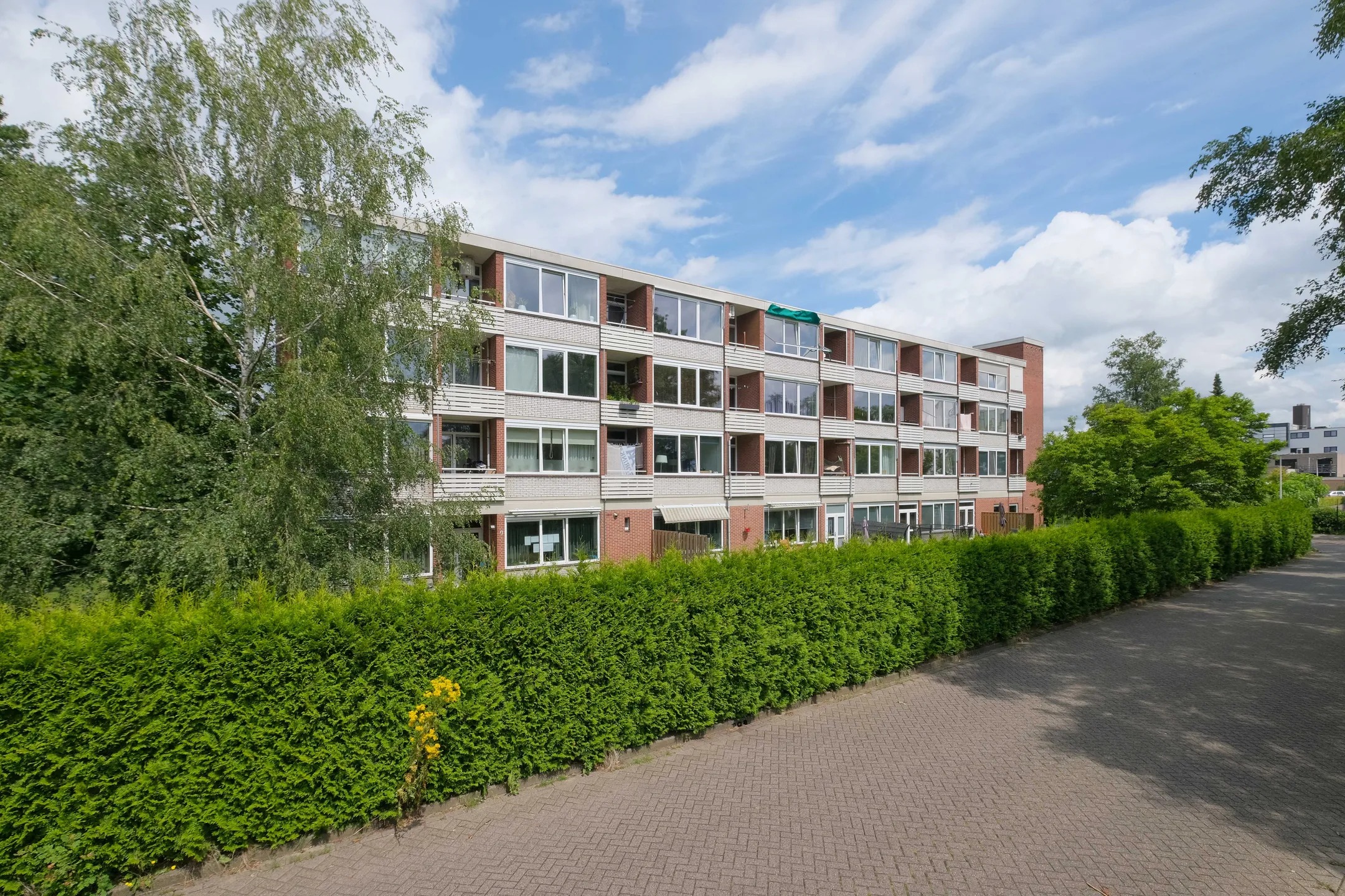 Galerijflat Laan van Kortrijk 93 in Almelo