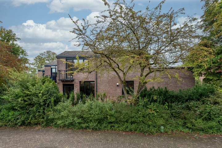 Eengezinswoning, hoekwoning Prunuslaan 14 in Bilthoven