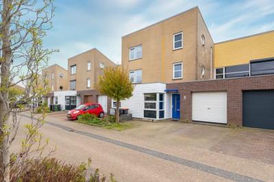Geschakelde 2-onder-1-kapwoning Breitnerhof 85 in Hoorn