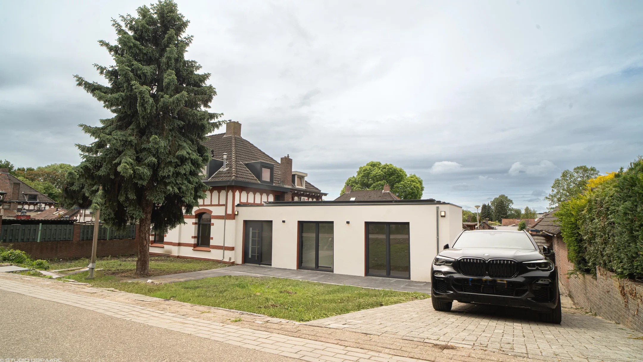 Hoekwoning (kwadrant woning) Lingestraat 7 in Heerlen
