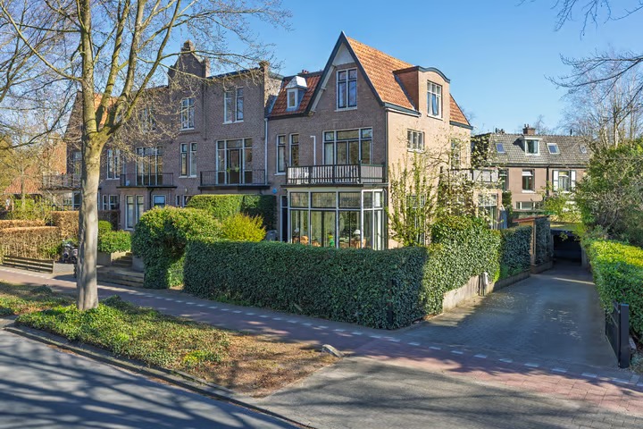 Hoekwoning Brediusweg 26 in Bussum