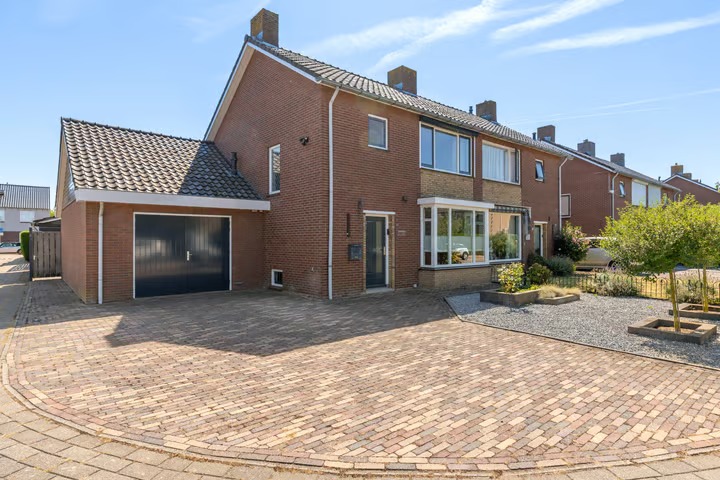2-onder-1-kapwoning Irenestraat 13 in Huissen