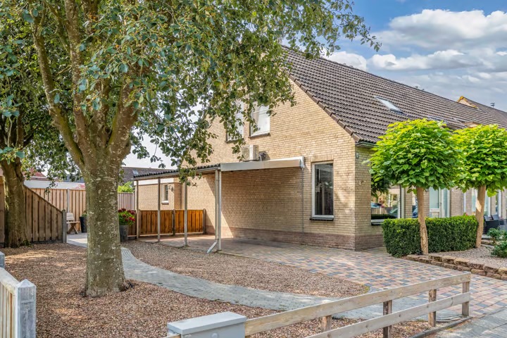Hoekwoning De Ikebosker 44 in Oudemirdum
