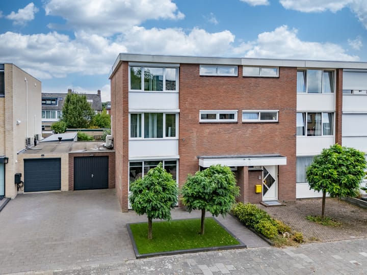 Eengezinswoning, hoekwoning Gebroeders Wienerstraat 24 in Venlo