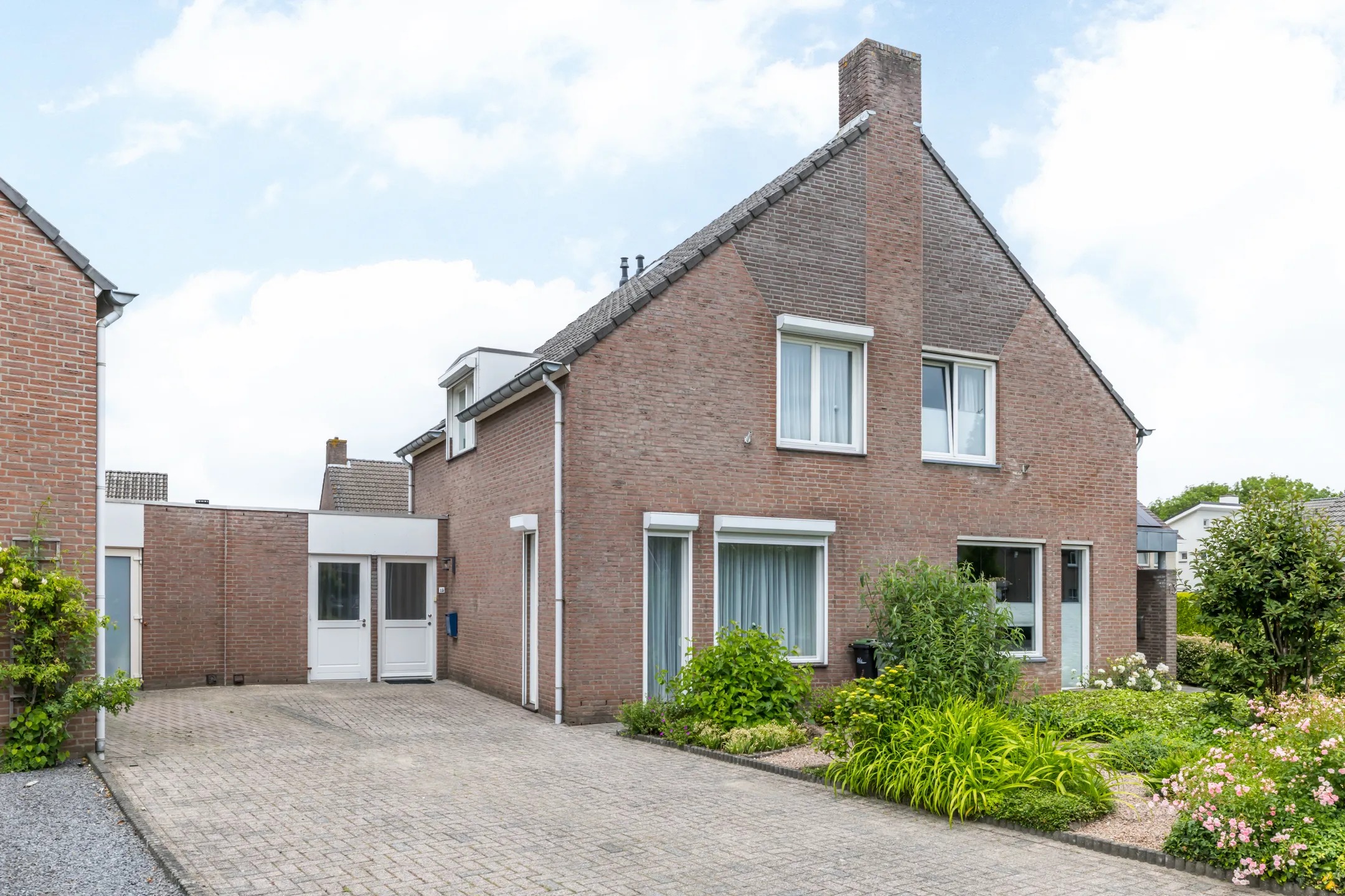 2-onder-1-kapwoning Laathovenlaan 15 in Margraten