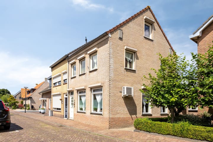 Eengezinswoning, halfvrijstaande woning Kerkstraat 13 in Lepelstraat