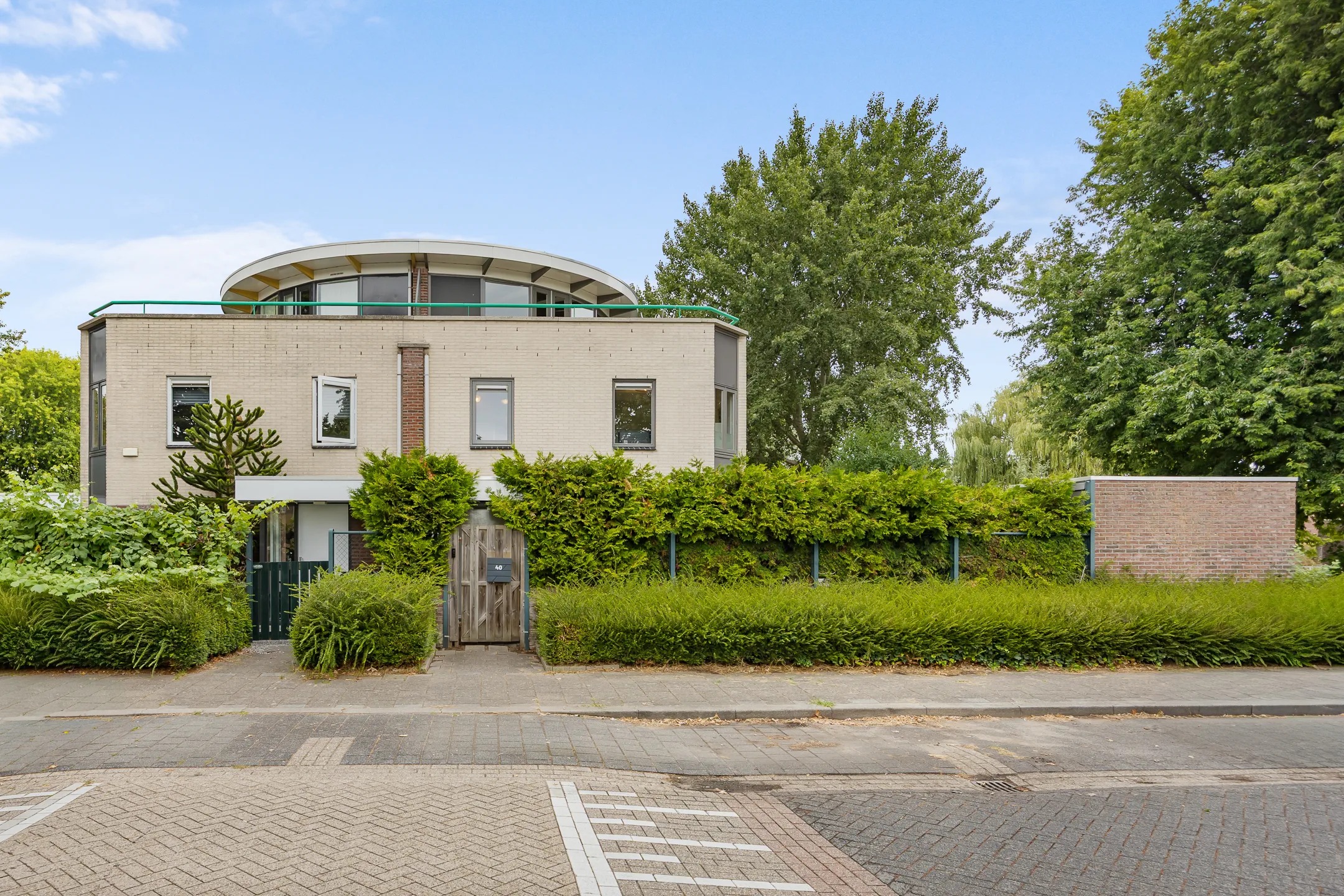 Hoekwoning (kwadrant woning) Buñuellaan 40 in Almere